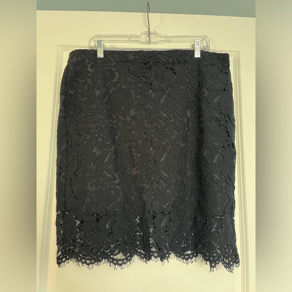 Banana Republic Dresses & Skirts - EUC Banana Republic Black Lace Skirt (14)